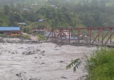 मेलम्चीमा फेरि बाढी: रेडियो, पुलसहित १३ घर बगे (अपडेट)